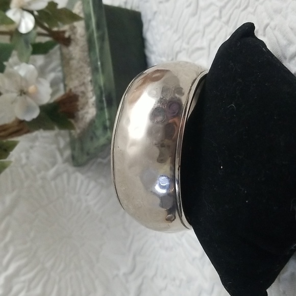 Silver Tone Hammered Fashion Fun Bracelet - Picture 4 of 6